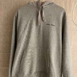 Samsoe samsoe hoodie - 9,5/10 skick, stl medium men kan nog passa large också, nypris: 1400 kr