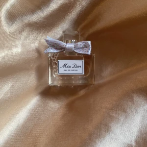 Mini dior parfym - Aldrig använd, 5 ml, den luktar rosor💕💕