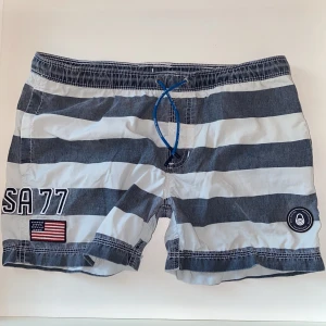 Sailracing badshorts  - Säljer då de växt ur mig perfekt nu på sommaren pris kan sänkas vid snabb affär