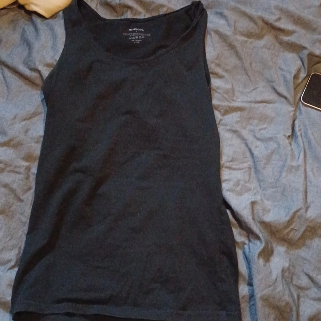 Ett linne med breda band - 90