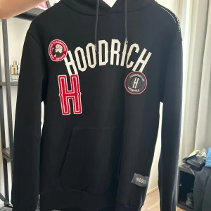 Hoodrich hoodie - Säljer denna sköna hoodrich hoode eftersom att de inte kom till användning! Nyskick.
