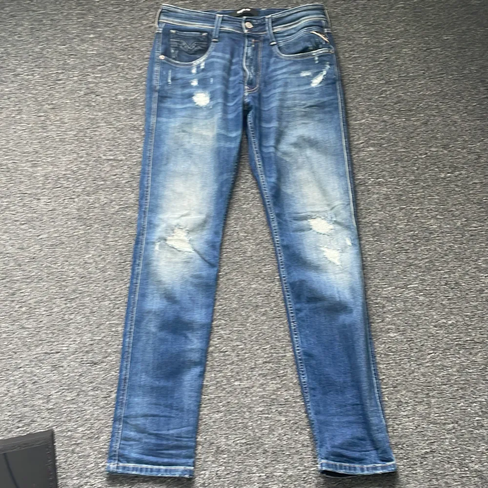 Jätte fina jeans passar me allt använd 2 ggr. Jeans & Byxor.