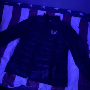 Ea7 jacka storlek L - Storlek L bra skick