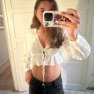 Fest topp - Festlig kort vit topp