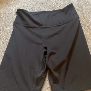  Cykelbyxor -  Ett par cykelbyxor som nu inte passar mig väldigt fina och I ett bra skick