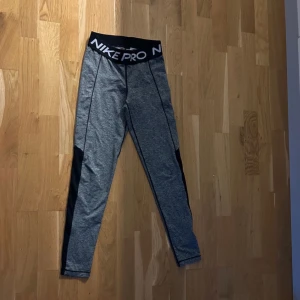Nike PRO tights  - Använd 1-3 gånger