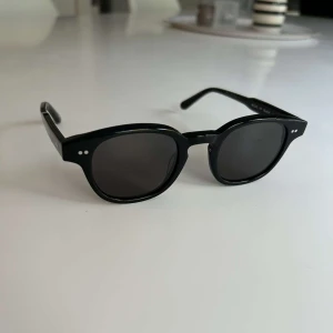 Chimi 01 - Hej, säljer ett par chimi glasögon i ny skick, modellen är 01, jag köpte dem för 1350 men säljer dem för 799