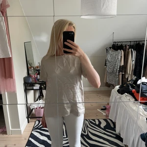 Fin festtopp - Jättefin topp, kan behövas strykas😀💗 storlek 40 men jag skulle säga att den är mindre!