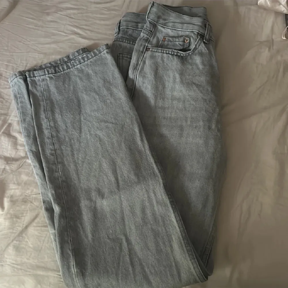 Gina jeans, i straight modellen💋aldrig andvända endast testade. Jeans & Byxor.