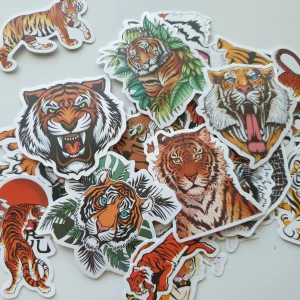 25st tiger klistermärken, stickers  - Klistermärken/stickers  Motiv: tiger  Antal: 25st  Skick: nya/oanvända  Kul att använda till pyssel, scrapbooking och annat 