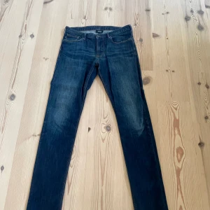 Armani Jenas - Armani skinny jeans blåa Pris kan diskuteras   Skick 8/10  Säljer pga för små 
