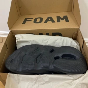 Yezzy Foam -  Nya oanvända bara upppackade storlek 45