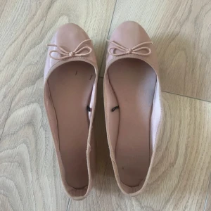 Ballerinaskor - Ljusrosa ballerinaskor i storlek 36! 