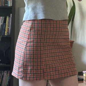 Brandy Melville kjol  - Super fin och så skönt tyg, säljer endast för att den inte kommer till användning 🫶🏻