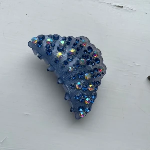 Hårklämma Bikbok - Inga skador eller anmärkningar. Helt nytt och fint skick❄️❤️Perfekt för en julklapp