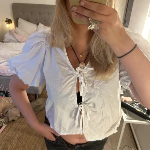 Gina tricot blus! - Blus från Gina Tricot med puffärm!