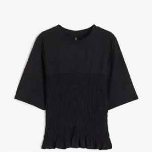 Smockad topp hm  - Smockad topp från hm använd Max 3 ggr, ganska stor i storleken jag har xs i vanliga fall och den passar mig bra 