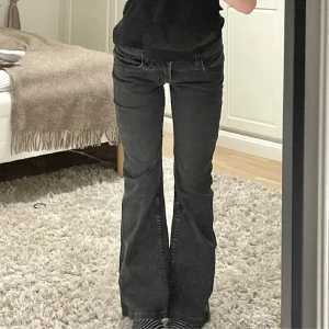 Lowwaist jeans - Säljer dessa jätte fina lowwaist jeans pga att dom inte kommer till användning❤️ Jätte bra skick inga skador och priset kan såklart diskuteras❤️