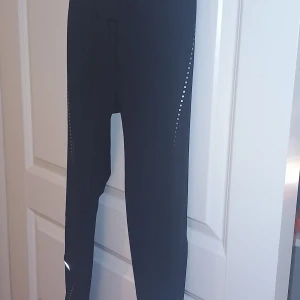 Nya Craft leggings  - Nya oanvända craft tränings tigths  Storlek 38 Medium  3 dragkedjor