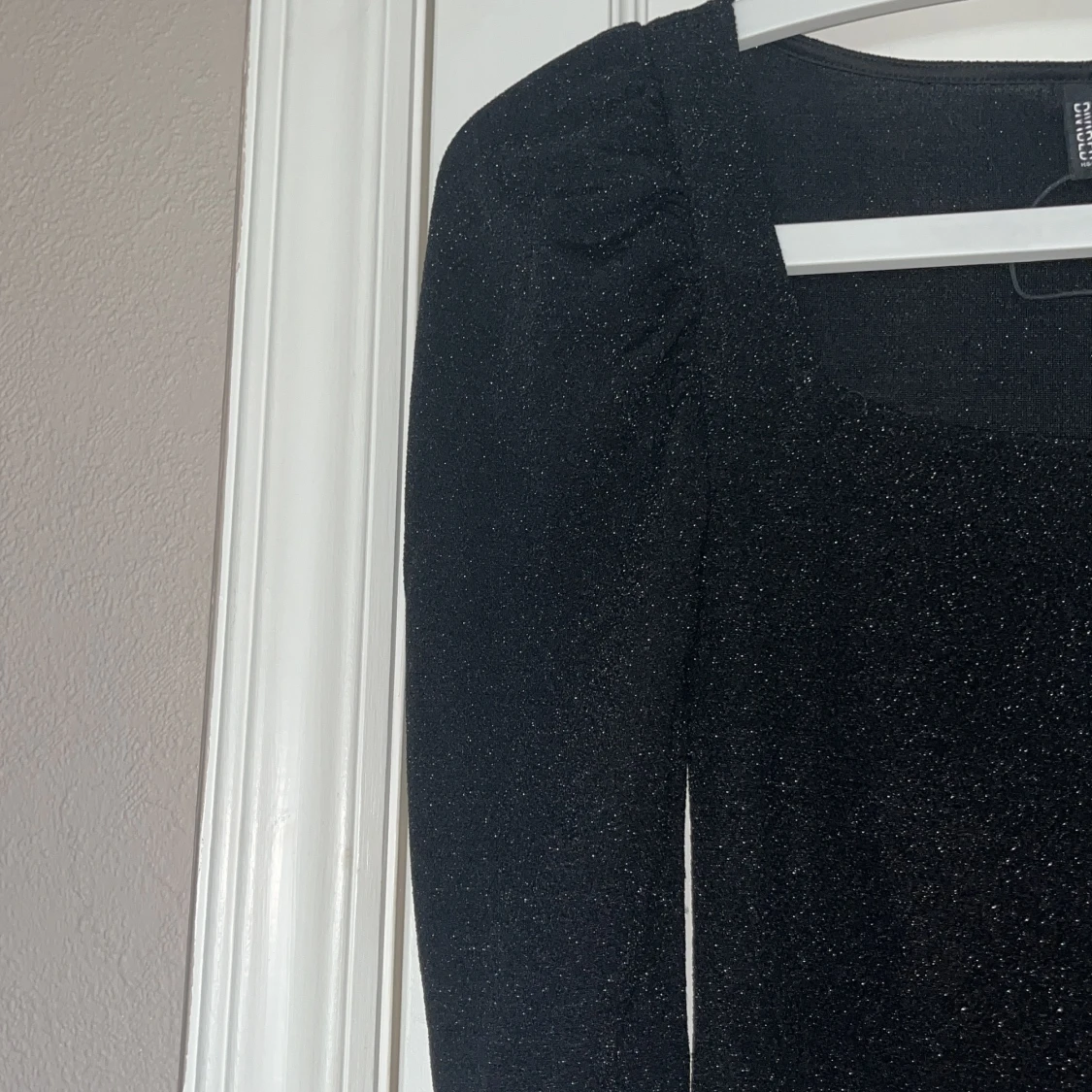 glittrig klänning ifrån h&m🩷 - 90