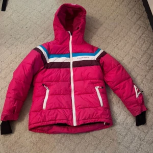 Vinterjacka  - Vinterjacka, storlek 134/140 (9-10 years) & mycket bra skick 