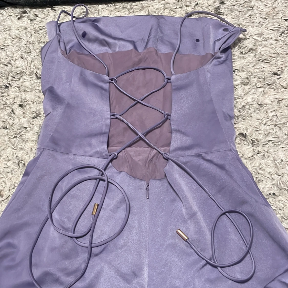 Ljuslila klänning  - 90