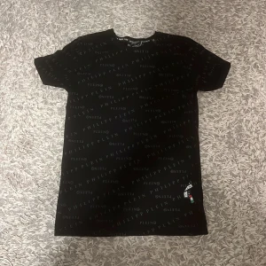 qp t-shirt  - Säljer min qp t-shirt i fin skick, inga skador eller fläckar, pris går att diskutera,