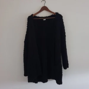 Svart kofta - Perfekt för höst och vinter, varm å mysig 
