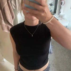 Svart topp - Snygg! Aldrig använd! Nypris 100kr