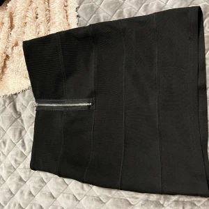 Amisu tajt kjol - Tajt amisu kjol. Kommer ej till användning. Bra skick❤️