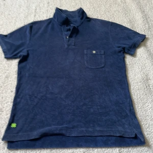 Frotté T-Shirt - Skön Frotté t shirt för sommaren. Anvönd men inga fläckar eller hål. Nypris 549kr 