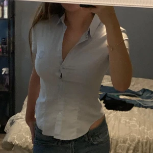 Armani vintage skjorta - Säljer denna underbara skjorta då den inte kommit till användning och därmed i nytt skick!