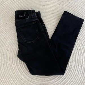 Jacob cohen - Knappt använda. Skick 9/10. Borde bli lite mer gråa då man använder de mer. Nypris cirka 5-6 000. Priser går att förhandla. 