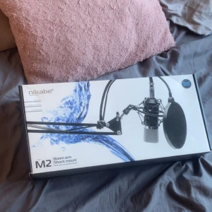 Gaming mic - Streaming/gaming/podcast. Aldrig använd . Köpt på Elgiganten 