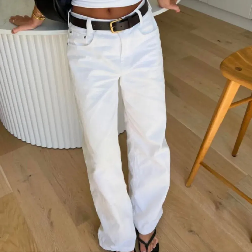 Lågmidjade jeans, oversized modell i storlek 34. Helt nya skriv privat vid intresse💘💘. Jeans & Byxor.