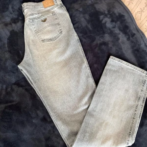 Armani jeans - Armani jeans strl w 32 L 34. Använda men i gott skick.