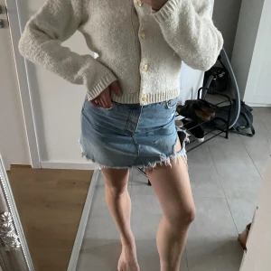 Snygg jeanskjol från Gina! - Använd en gång.