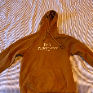 Peak performance hoodie - Använd typ 1-2 gånger så väldigt nytt skick