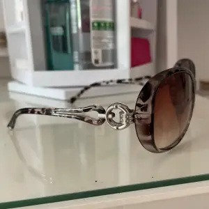 Super coola leopard solglasögon som jag inte andvänder längre!