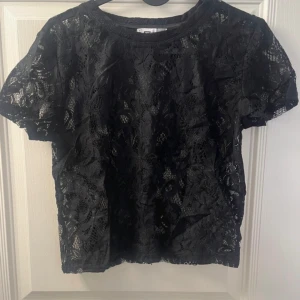 spets t shirt - superfin men använder finte