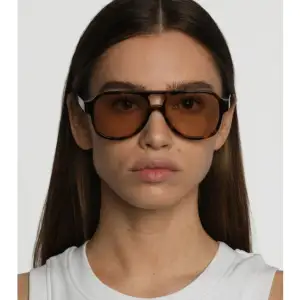 Solglasögon från Corlin Eyewear, köpta för 1300, säljer för 700kr💕Som nya 