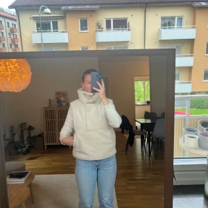 Teddyväst - Super gosig teddyväst med knappar och högre halsringing