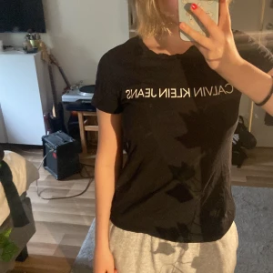 Calvin Klein t-shirt - Svart Calvin Klein t-shirt😋😋