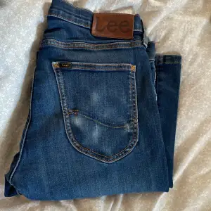 Säljer dessa Lee jeans för endast 100kr, vid fler bilder eller frågor kontakta mig. 