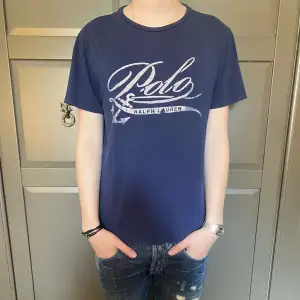 Polo Ralph Lauren Vintage t-shirt, killen på bilden är ish 180 cm