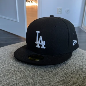 LA Baseboll Keps - Fin laidback keps i fint skick. Inga skador därav priset så den är i toppskick. Priset är inte hugget i sten så skriv om du har några frågor!