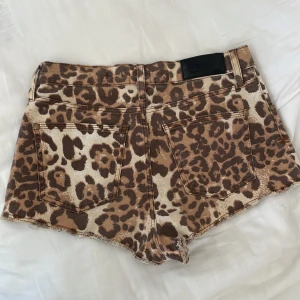 Leopardmönstrade jeansshorts  - Så snygga bra skick