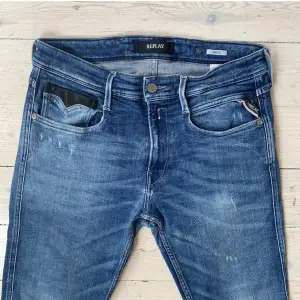 Replay Anbass jeans i perfekt skick 🙌 najs revor, skriv vid fråga 👍 