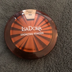 IsaDora bronzer  - Köpt för ca 200kr, endast provad. 
