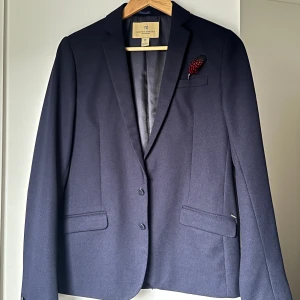 Kostym Scotch Shrunk (Scotch & Soda)  - Kostym 16Y (passar XS)   Använd fåtal gånger, väldigt fin